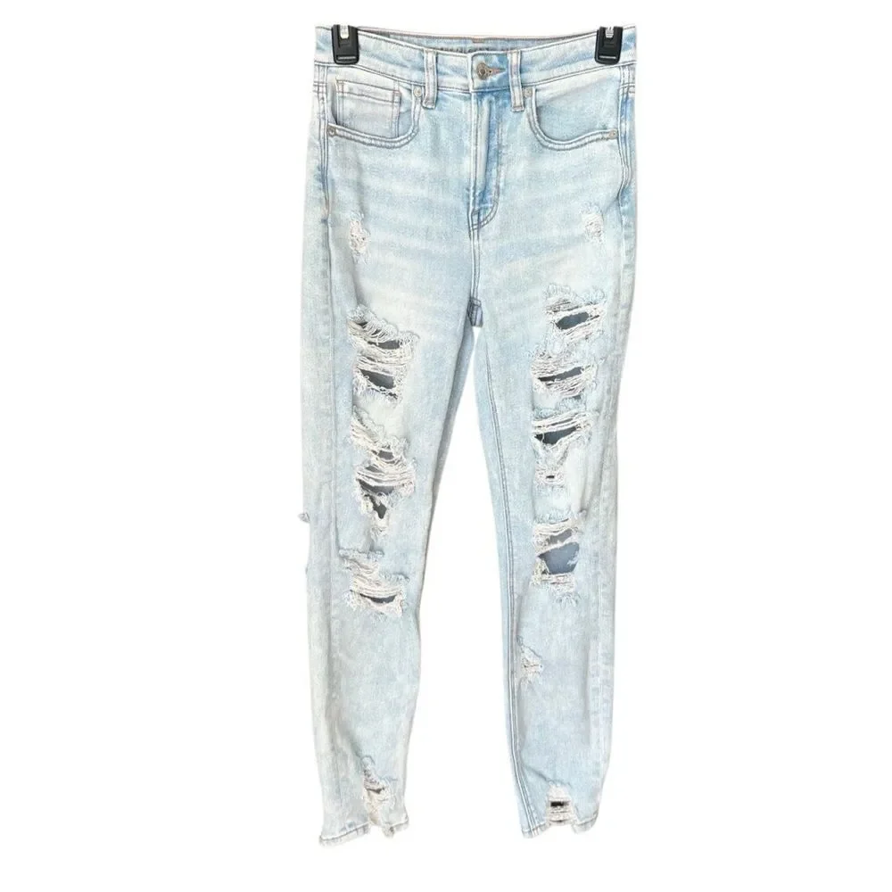 American Eagle high waist Destroyed Mom Jeans Light Wash Size 0